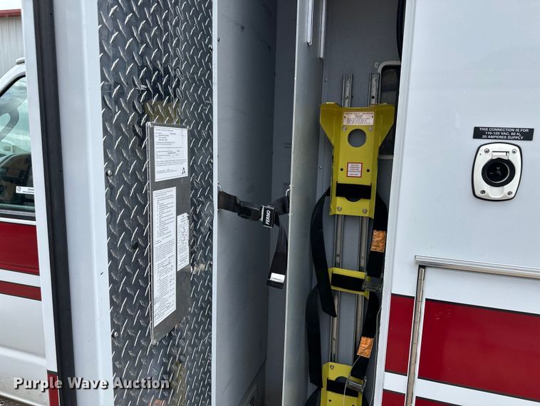 image for item OI9496 2016 Ford E450 ambulance