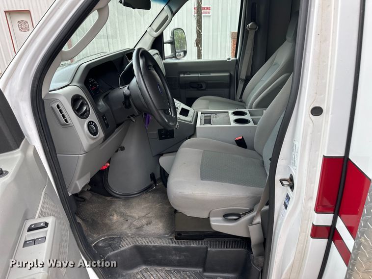 image for item OI9496 2016 Ford E450 ambulance