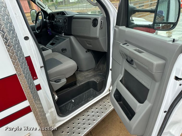 image for item OI9496 2016 Ford E450 ambulance