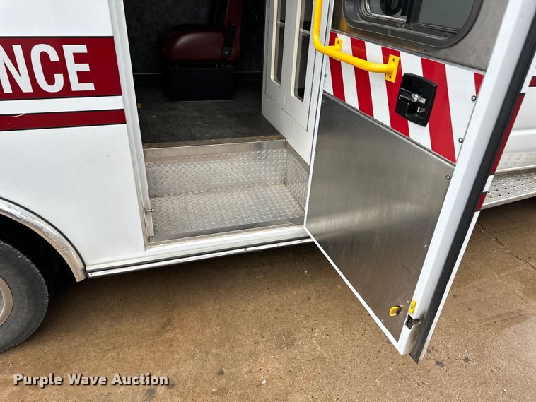 image for item OI9496 2016 Ford E450 ambulance