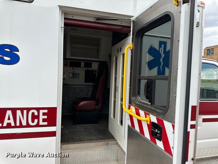 image for item OI9496 2016 Ford E450 ambulance