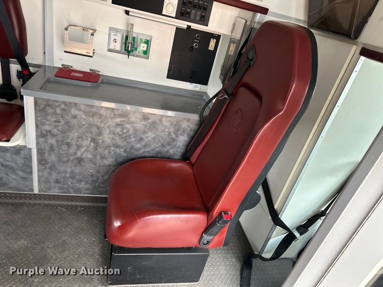 image for item OI9496 2016 Ford E450 ambulance