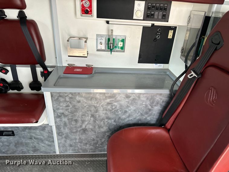 image for item OI9496 2016 Ford E450 ambulance