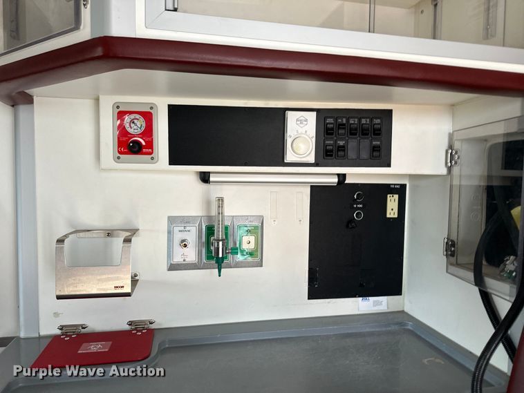 image for item OI9496 2016 Ford E450 ambulance