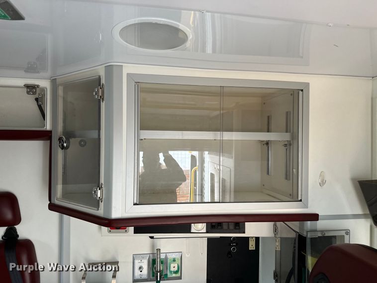 image for item OI9496 2016 Ford E450 ambulance