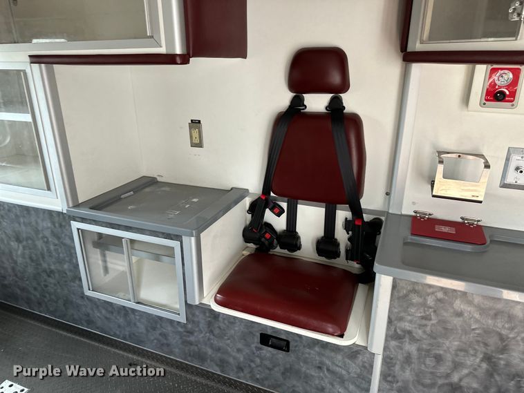 image for item OI9496 2016 Ford E450 ambulance