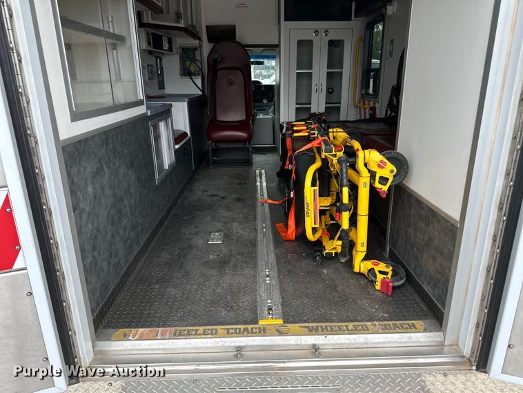 image for item OI9496 2016 Ford E450 ambulance