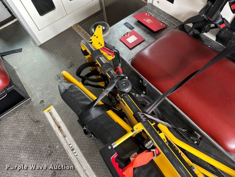 image for item OI9496 2016 Ford E450 ambulance