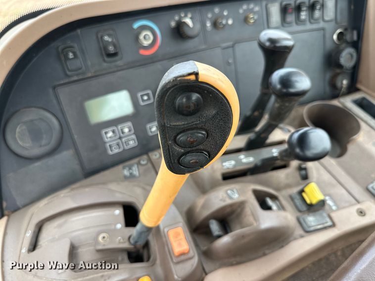 image for item DG4421 2010 John Deere 7630 MFWD tractor