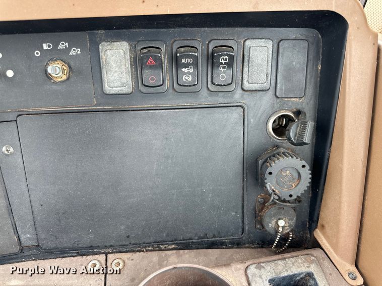 image for item DG4421 2010 John Deere 7630 MFWD tractor