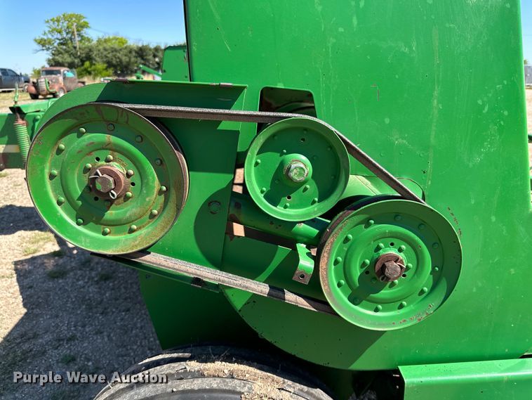 image for item DK6584 John Deere 348 small square baler