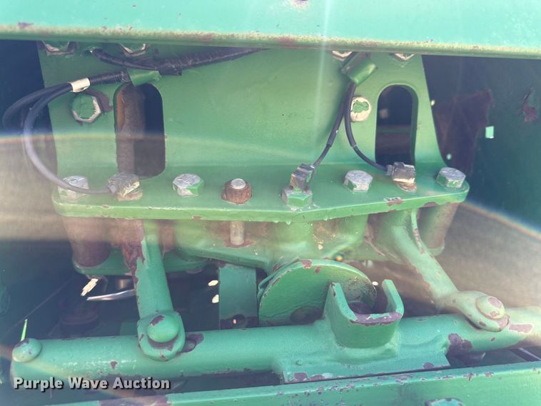 image for item DK6584 John Deere 348 small square baler