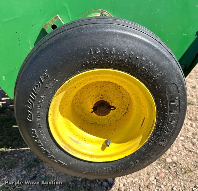 image for item DK6584 John Deere 348 small square baler