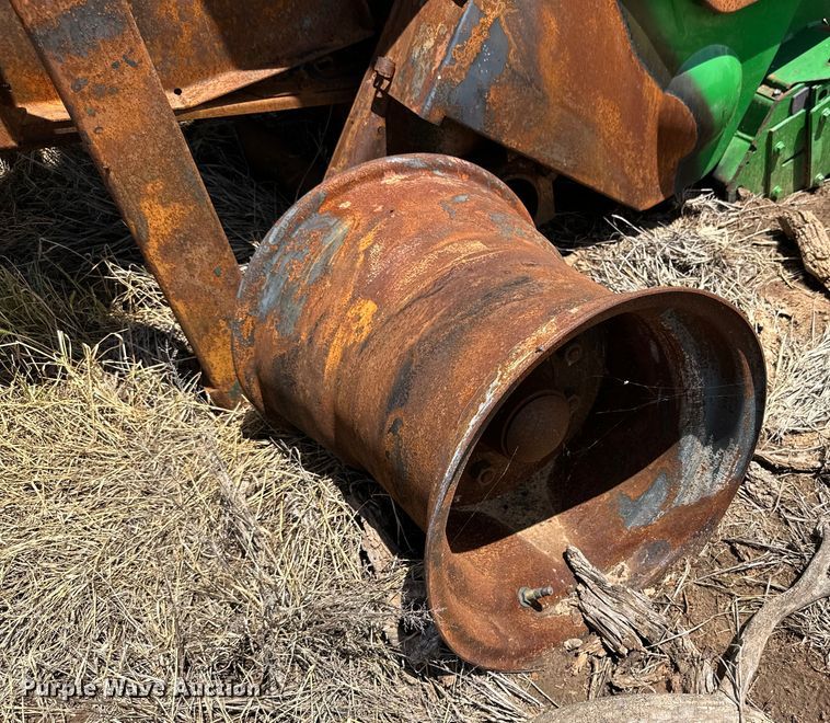 image for item DK6608 2013 John Deere  569 Mega Wide Plus  round baler