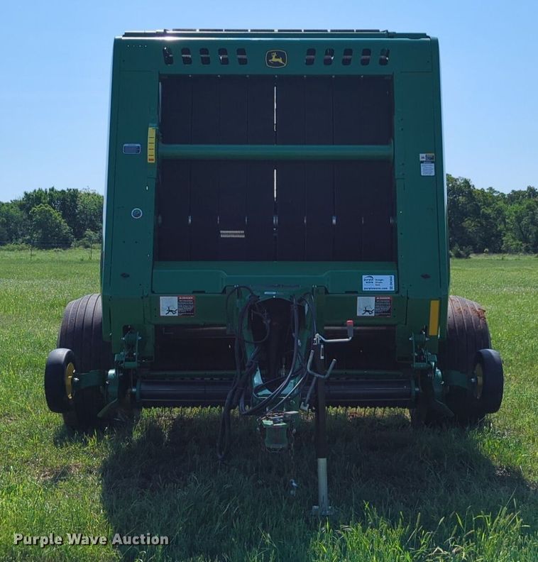 image for item DN3842 2019 John Deere 560M round baler