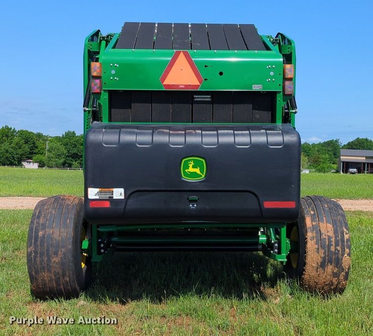 image for item DN3842 2019 John Deere 560M round baler