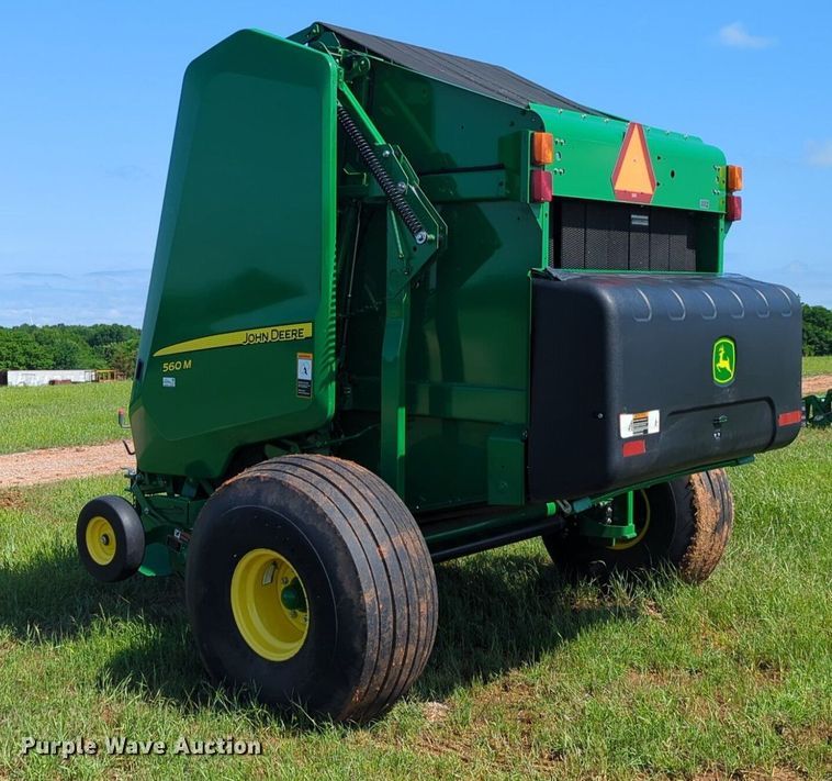 image for item DN3842 2019 John Deere 560M round baler