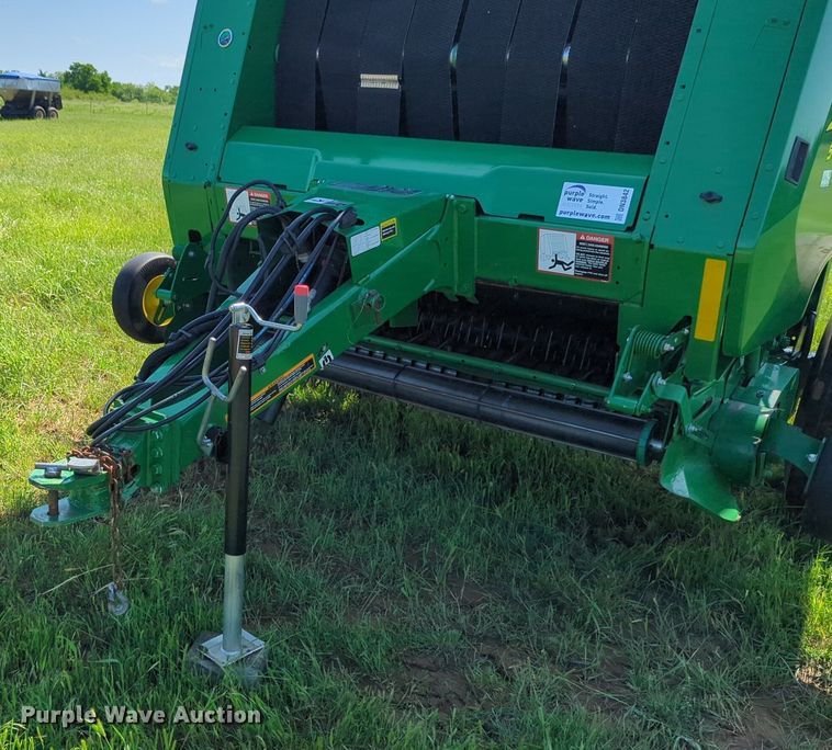 image for item DN3842 2019 John Deere 560M round baler