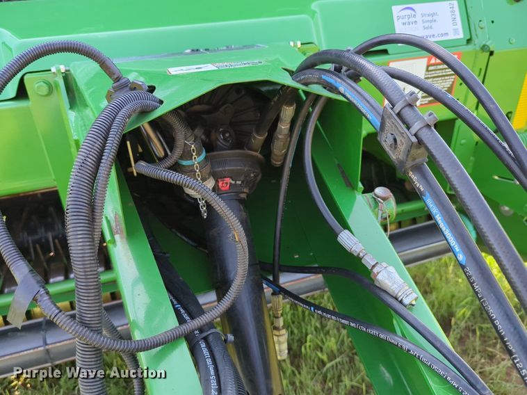 image for item DN3842 2019 John Deere 560M round baler