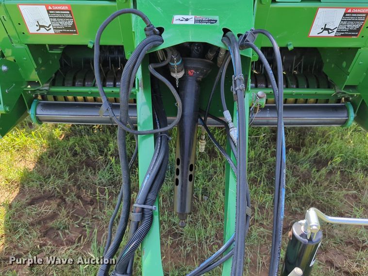 image for item DN3842 2019 John Deere 560M round baler