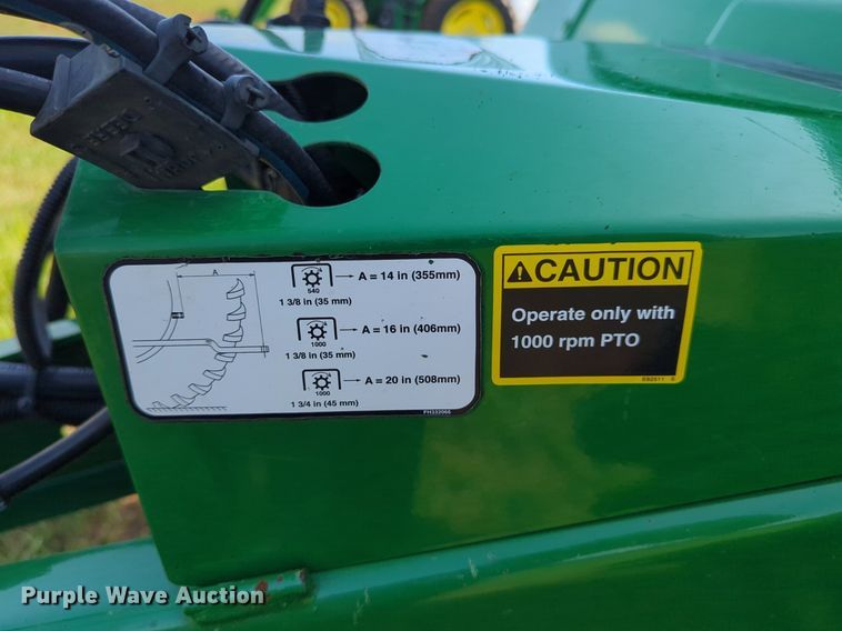 image for item DN3842 2019 John Deere 560M round baler