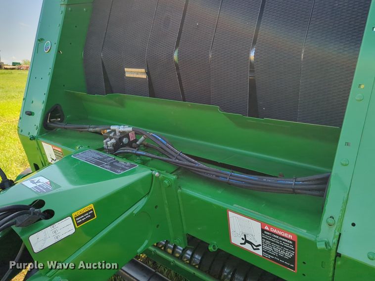 image for item DN3842 2019 John Deere 560M round baler