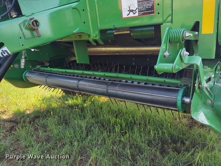 image for item DN3842 2019 John Deere 560M round baler