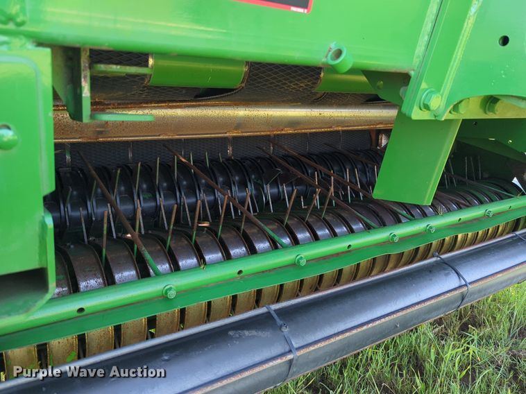 image for item DN3842 2019 John Deere 560M round baler