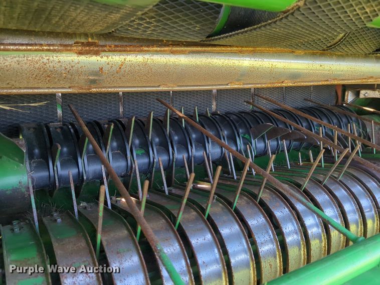 image for item DN3842 2019 John Deere 560M round baler