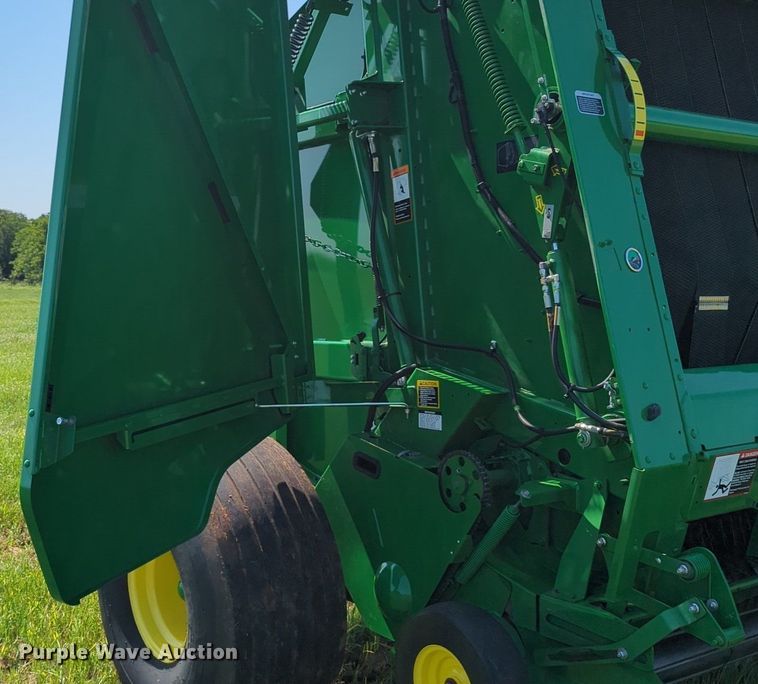image for item DN3842 2019 John Deere 560M round baler
