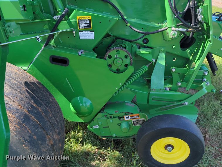 image for item DN3842 2019 John Deere 560M round baler