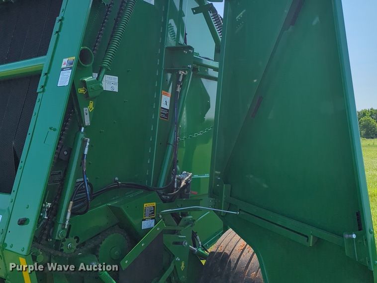 image for item DN3842 2019 John Deere 560M round baler