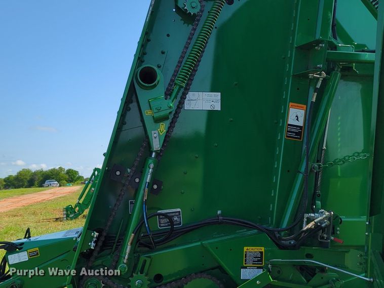 image for item DN3842 2019 John Deere 560M round baler