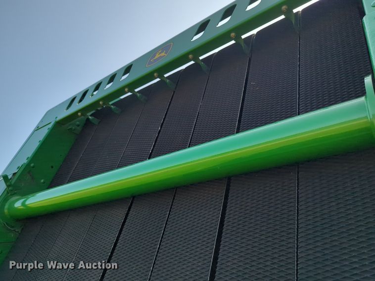 image for item DN3842 2019 John Deere 560M round baler