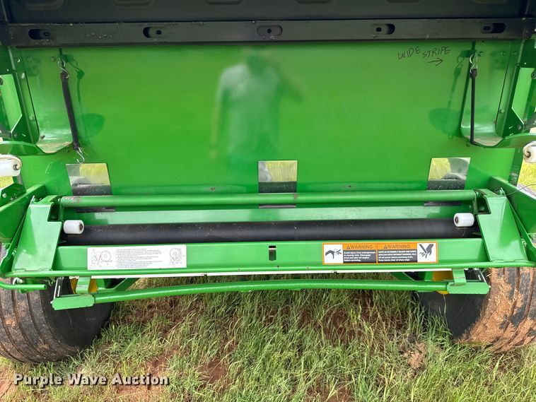 image for item DN3842 2019 John Deere 560M round baler