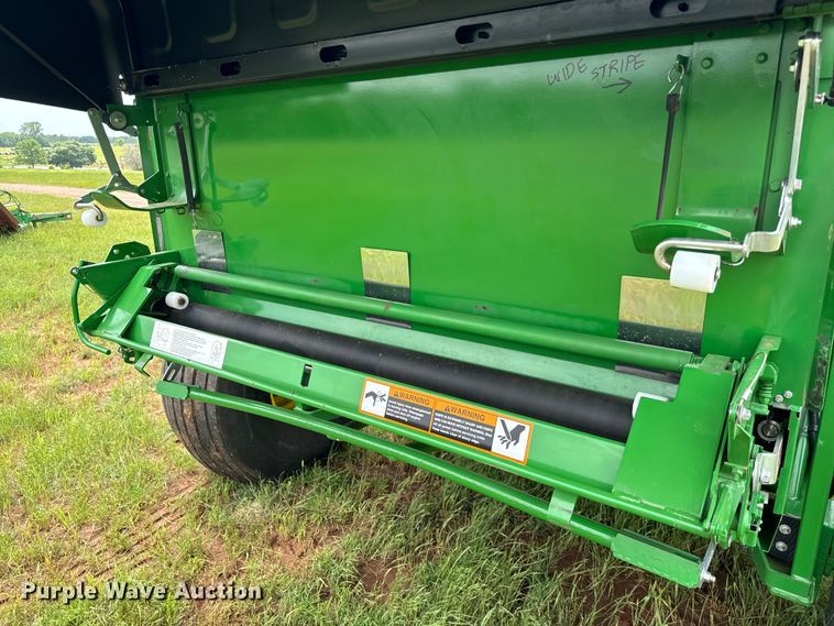 image for item DN3842 2019 John Deere 560M round baler