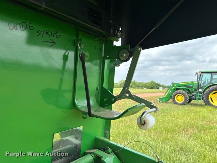 image for item DN3842 2019 John Deere 560M round baler