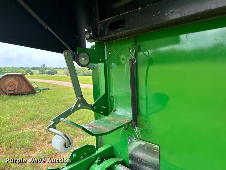 image for item DN3842 2019 John Deere 560M round baler