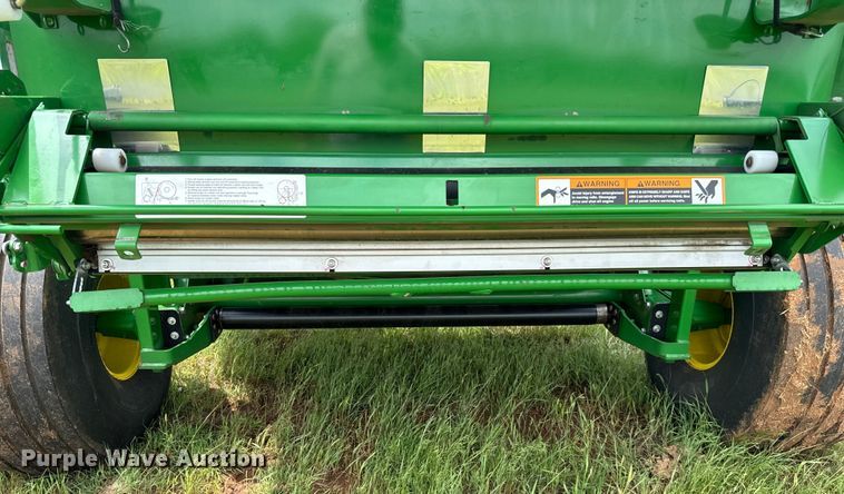 image for item DN3842 2019 John Deere 560M round baler