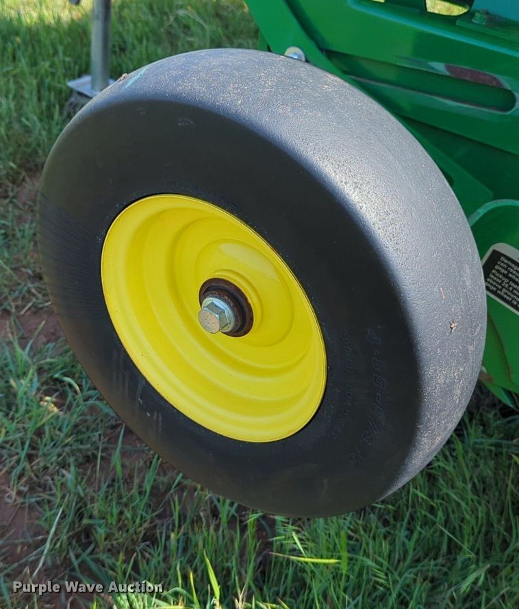 image for item DN3842 2019 John Deere 560M round baler