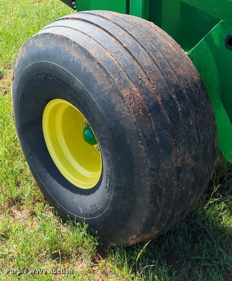 image for item DN3842 2019 John Deere 560M round baler