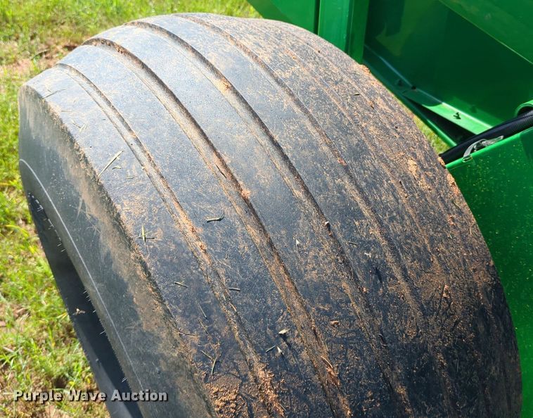 image for item DN3842 2019 John Deere 560M round baler