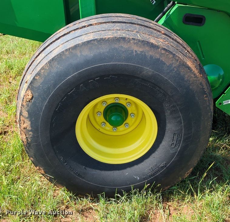image for item DN3842 2019 John Deere 560M round baler