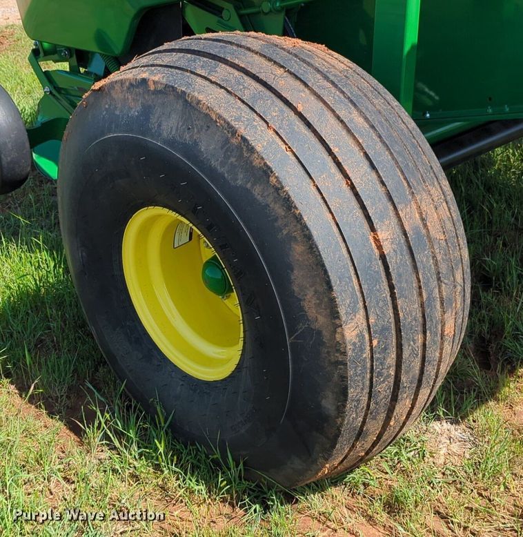 image for item DN3842 2019 John Deere 560M round baler