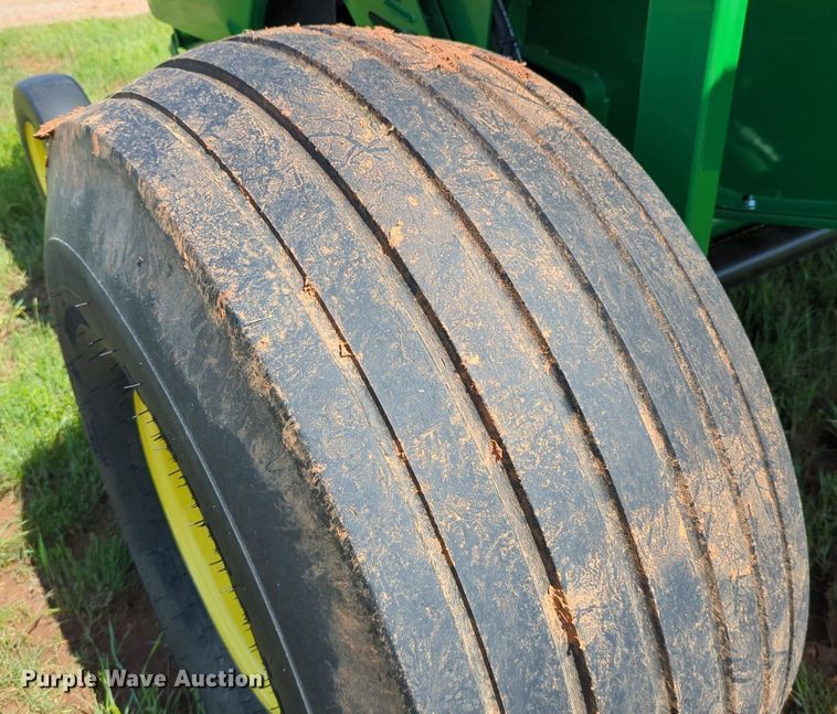 image for item DN3842 2019 John Deere 560M round baler