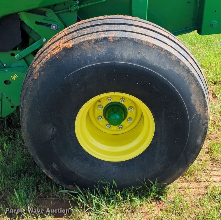 image for item DN3842 2019 John Deere 560M round baler