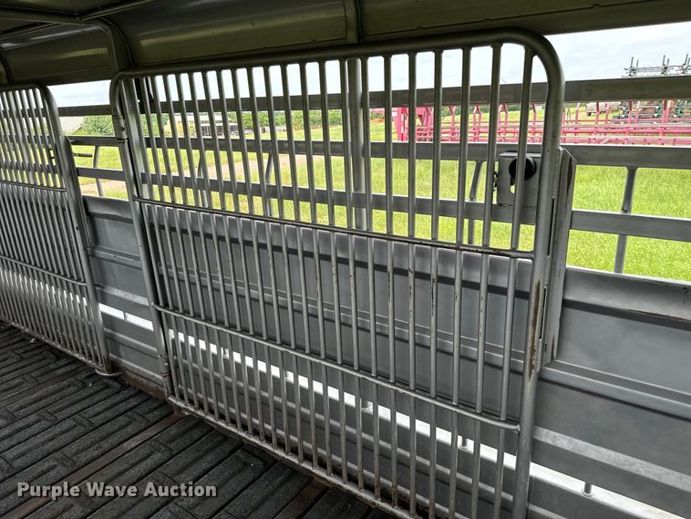 image for item DN3845 2016 GR STH6832W20LNRCS livestock trailer