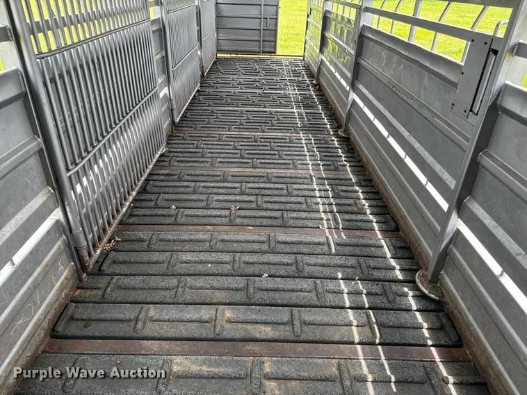 image for item DN3845 2016 GR STH6832W20LNRCS livestock trailer