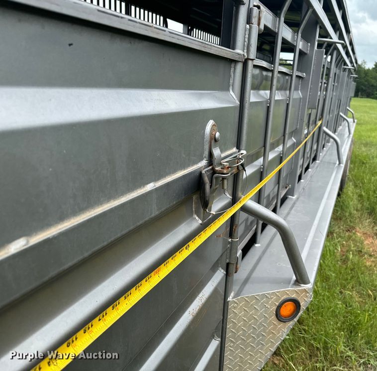 image for item DN3845 2016 GR STH6832W20LNRCS livestock trailer