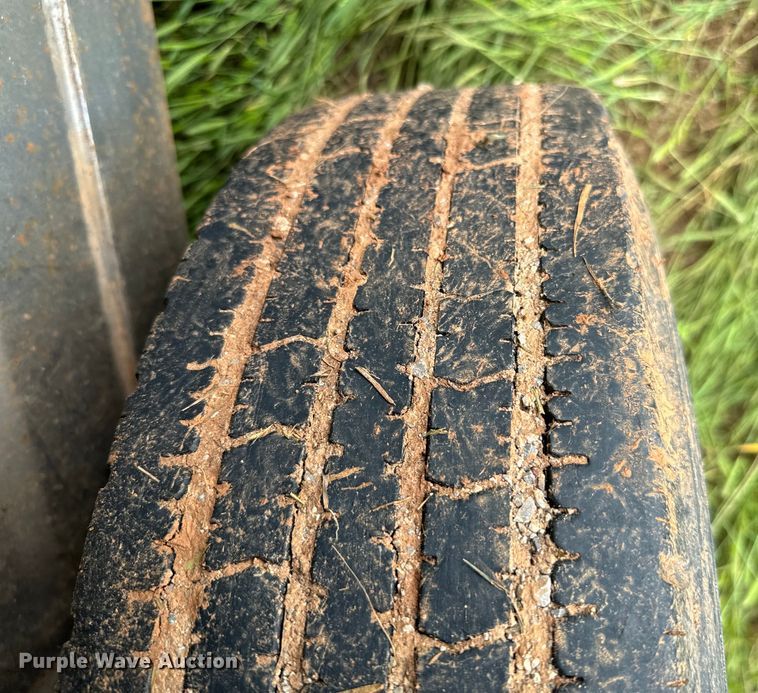 image for item DN3845 2016 GR STH6832W20LNRCS livestock trailer